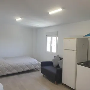 https://piso-tico-acogedor-y-con-terraza-privada-en-el-centro.in-canary-islands.com